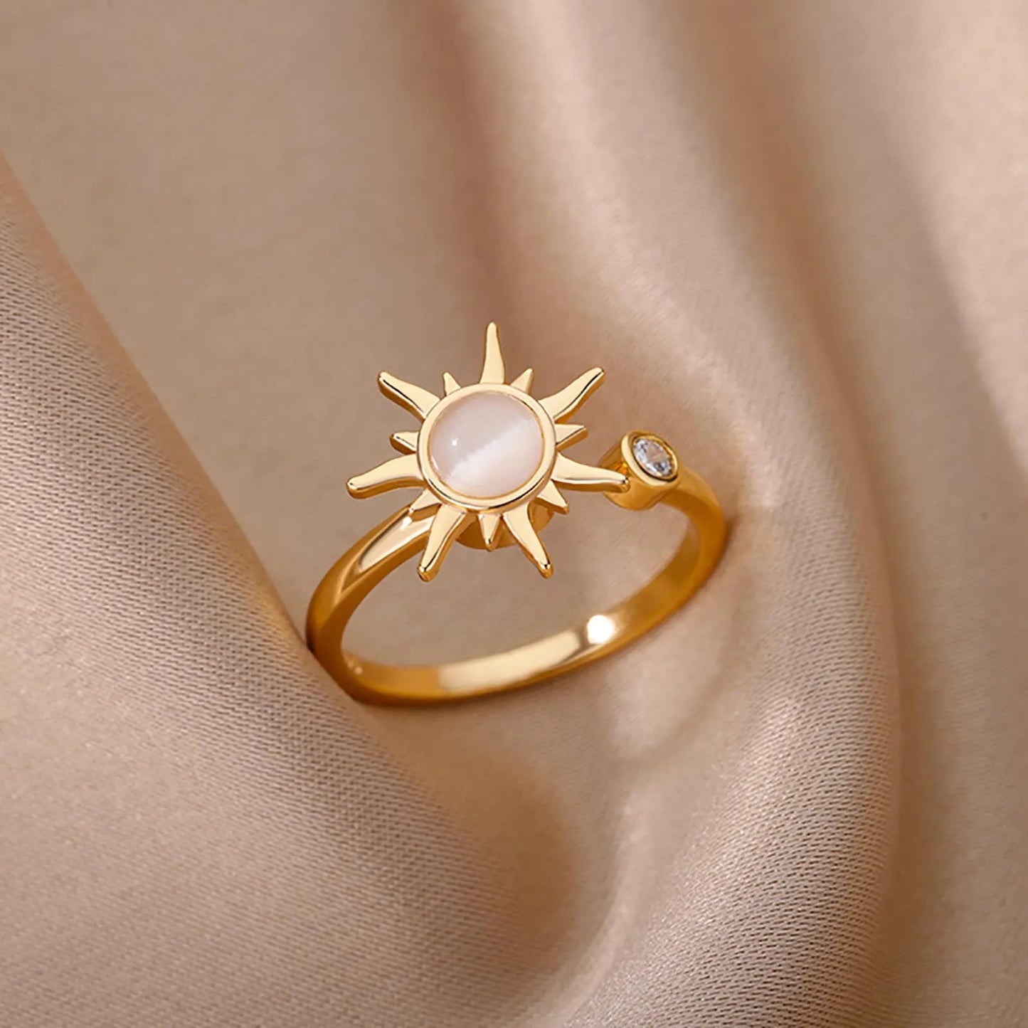 Luxurious Radiant Sun Women's Ring