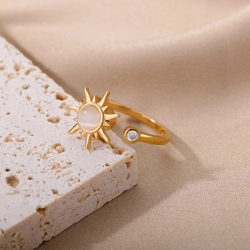 Luxurious Radiant Sun Women's Ring